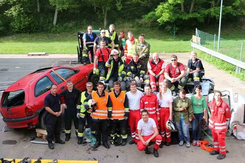 Freiwillige Feuerwehr Krems/Donau - Praxisseminar Menschenrettung aus KFZ - 2014