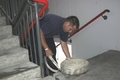 ffnen des Rollschlauches am Treppenabsatz.