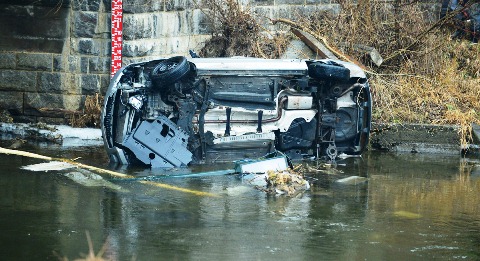 Freiwillige Feuerwehr Krems/Donau - PKW in Kampfluss gestrzt