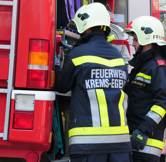 Freiwillige Feuerwehr Krems/Donau - Zugsübung Egelsee: Menschenrettung aus  Kfz