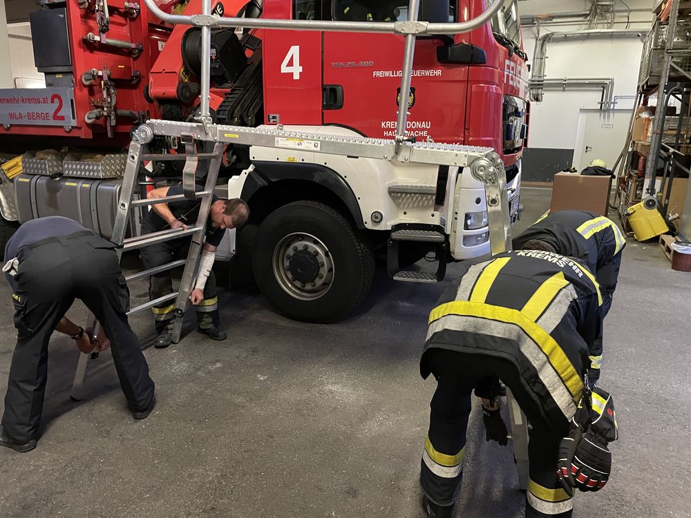 Freiwillige Feuerwehr Krems/Donau - Praxisübung Menschenrettung